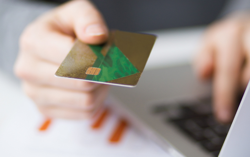 Descubra os perigos do uso do cartão de crédito